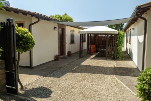 Apartment 4 with private entrance