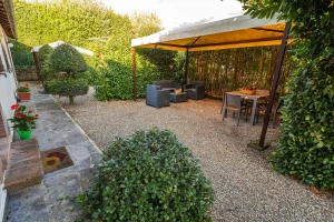 Apartment 2 with large equipped outdoor area